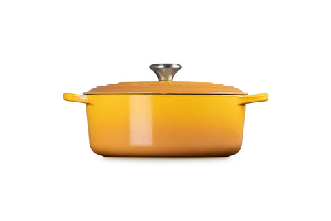 Le Creuset Signature Oval Casserole Dish 29 cm – Enameled Cast Iron “Cherry” 4.7 L