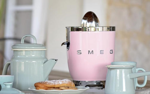 Smeg Electric Citrus Juicer – 70W, Anti-Drip Spout & Push Start