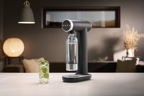 Smeg Sparkling Water Machine – 800 ml, CO₂ Intensity Control, Works with Standard Cartridge
