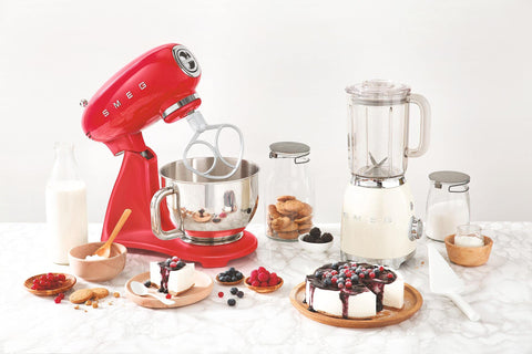 Smeg SMF03CREU Stand Mixer – 4.8 L, 10 Speeds, Planetary Motion & Soft Start