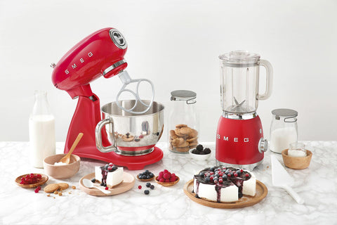 Smeg SMF03CREU Stand Mixer – 4.8 L, 10 Speeds, Planetary Motion & Soft Start