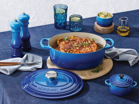Le Creuset Signature Oval Casserole Dish 29 cm – Enameled Cast Iron “Cherry” 4.7 L