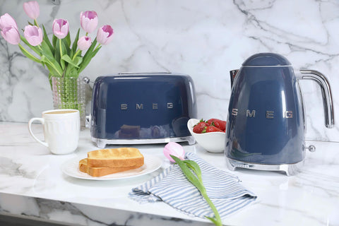 Smeg KLF03NBEU Electric Kettle – 1.7 L, Anti-Scald Filter, Automatic Shut-Off