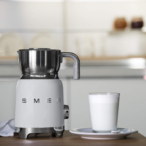 Smeg Electric Milk Frother – 600 ml, 6 Programs, Removable Carafe & Induction