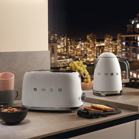 Smeg KLF03NBEU Electric Kettle – 1.7 L, Anti-Scald Filter, Automatic Shut-Off