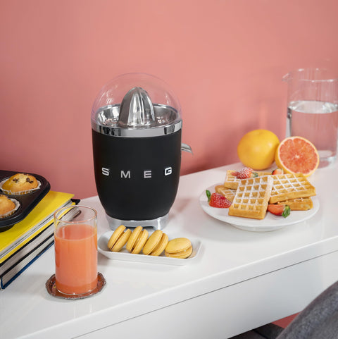 Smeg Electric Citrus Juicer – 70W, Anti-Drip Spout & Push Start