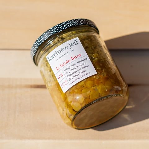 Boulgour et moelleux de poireaux, chou, épinards à la crème de brebis et pois cassés aux herbes - BIO