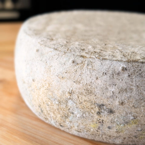 🧀 Tomme de chèvre fermière – Ferme de la Bouzule 🇫🇷