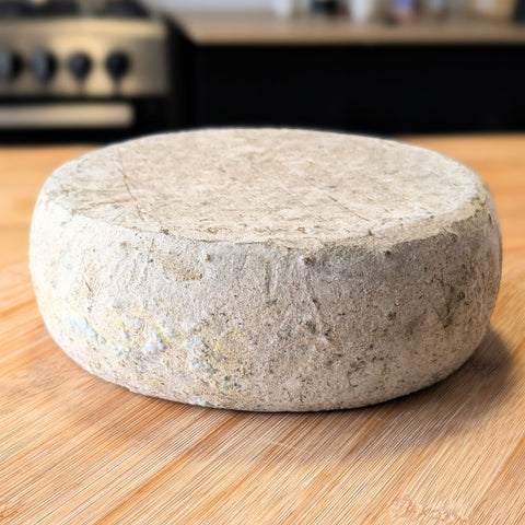 🧀 Tomme de chèvre fermière – Ferme de la Bouzule 🇫🇷