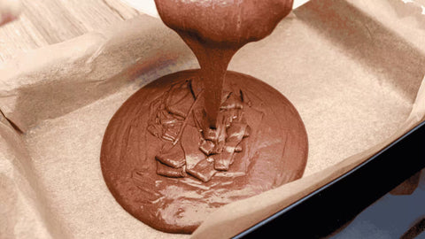 Peut-on utiliser des moules ou plats dans un Air Fryer ?