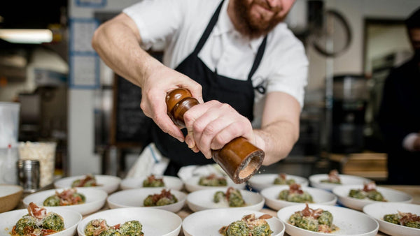Vous fêtez votre anniversaire ? Profitez de vos invités pendant qu'un chef cuisine pour vous !