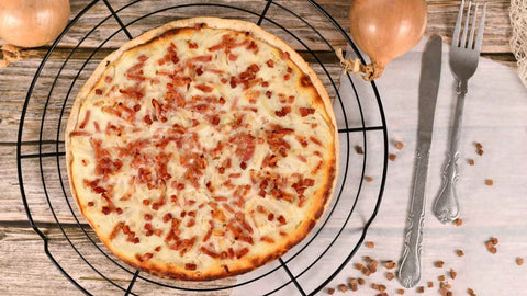 Flammekueche (tarte flambée) — recette régionale d’Alsace 🧅🥓