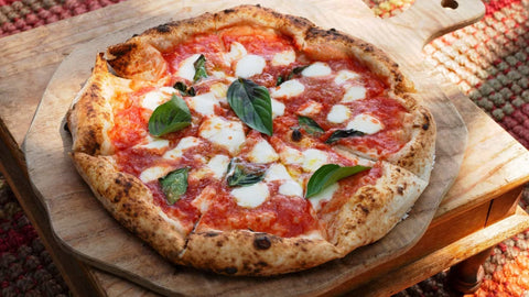 Pizza maison : Recette, astuces et secrets pour une soirée réussie