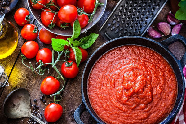 Homemade tomato sauce: easy recipe & batch cooking 