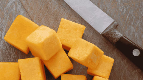 Comment cuire une courge au micro-ondes (rapide et sans eau)