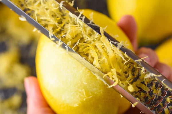 Zester un citron sans râpe : astuces faciles – Neary