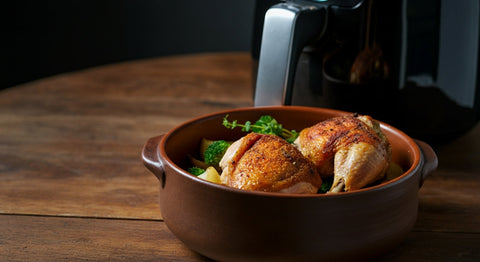 Cuisse de poulet dorée et croustillante à l'air fryer. Peau parfaitement rôtie, chair tendre et incroyablement juteuse.