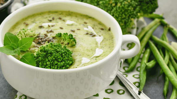 🥦 Soupe de brocolis crémeuse maison (15 min) : recette riche en vitamines - Neary - Livraison panier de fruits et légumes