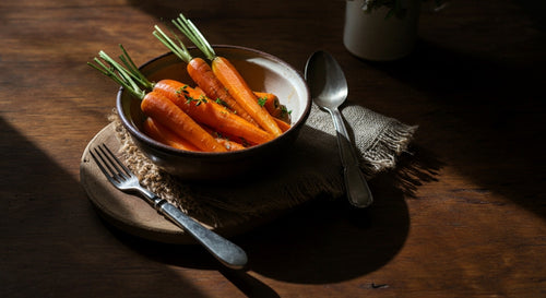 Carottes tendres et brillantes, délicatement glacées au miel. Un accompagnement savoureux et gourmand.