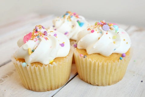 Muffins automnaux moelleux, généreux en noix et subtilement parfumés au sirop d'érable. Douceur réconfortante du goûter.